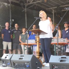 Ortsbürgermeisterin Hedi Braun eröffnet das Festwochenende