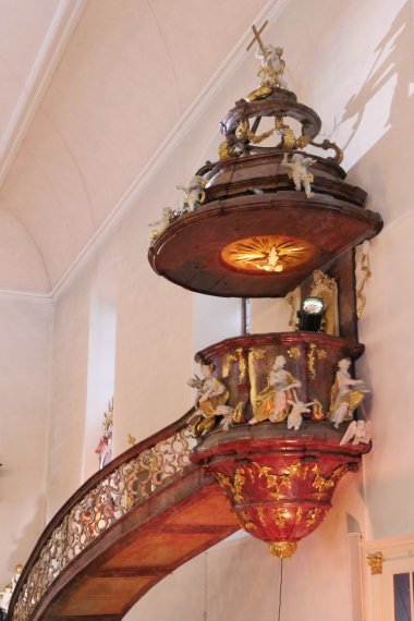 Die Kanzel der Pfarrkirche.