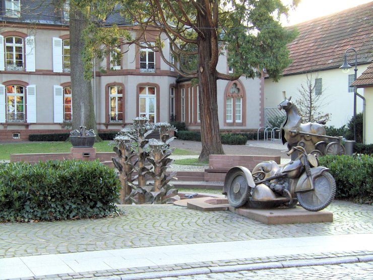 Dorfbrunnen Station des historischen Spaziergangs der Ortsgemeinde Herxheim