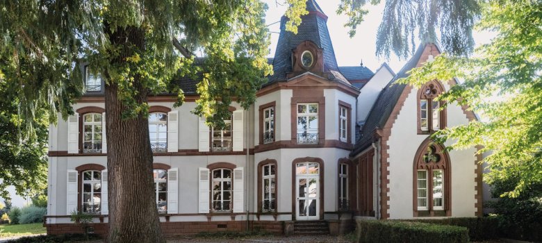 Die herrschaftliche Villa Wieser ist heute Kulturzentrum mit Kunstschule, Ausstellungen, Konzerten, Lesungen und Trauungen.