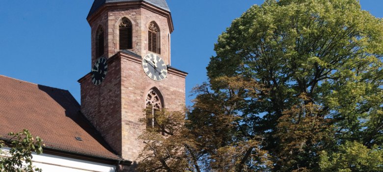 St. Maria Himmelfahrt Ein mittelalterlicher Turm, ein spätgotischer Chor und ein barockes Langhaus verschmelzen zu einem architektonisch faszinierenden Kirchenbau.