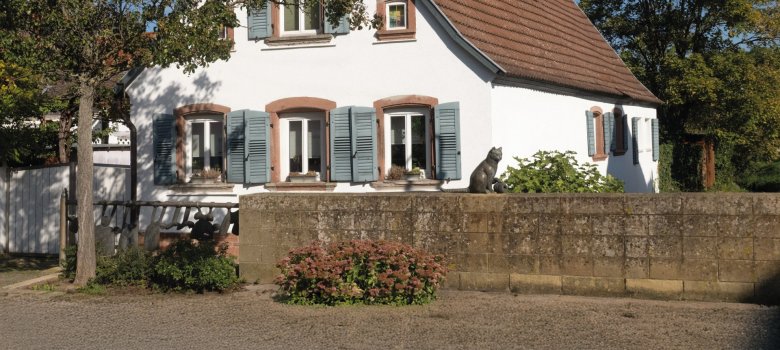 Originalgetreue Rekonstruktion am Klingbach, gestaltet mit Bronzeplastiken von Barbara und Prof. Gernot Rumpf.